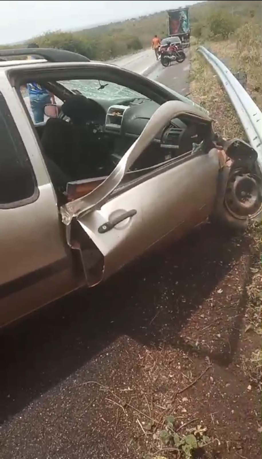 Motorista de caminhonete morre após colidir com carreta na BR 407, em Afrânio 