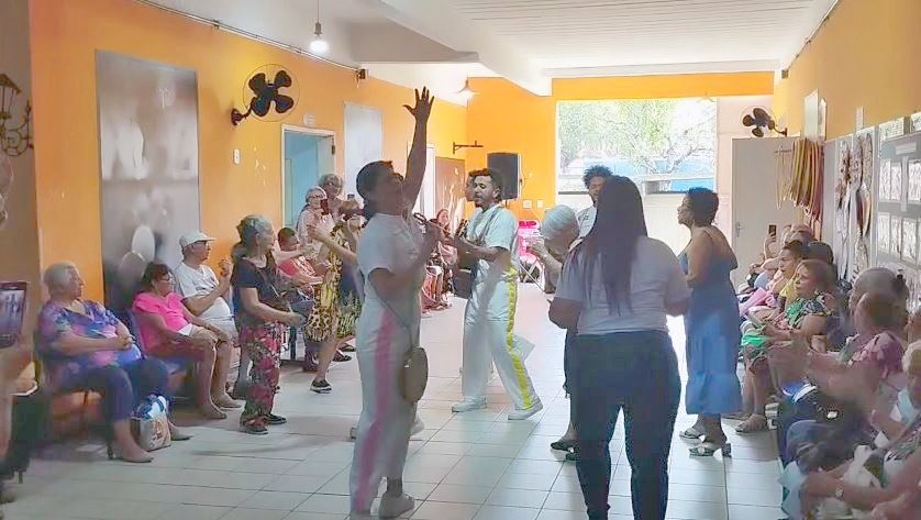 No Dia do Idoso, 'doutores palhaços' levam alegria a pacientes de hospital na Zona Oeste do Rio