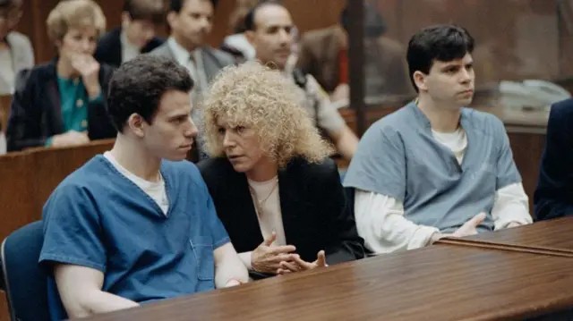 O caso dos irmãos que mataram os pais em Beverly Hills retratado em nova temporada da série 'Monstros' da Netflix