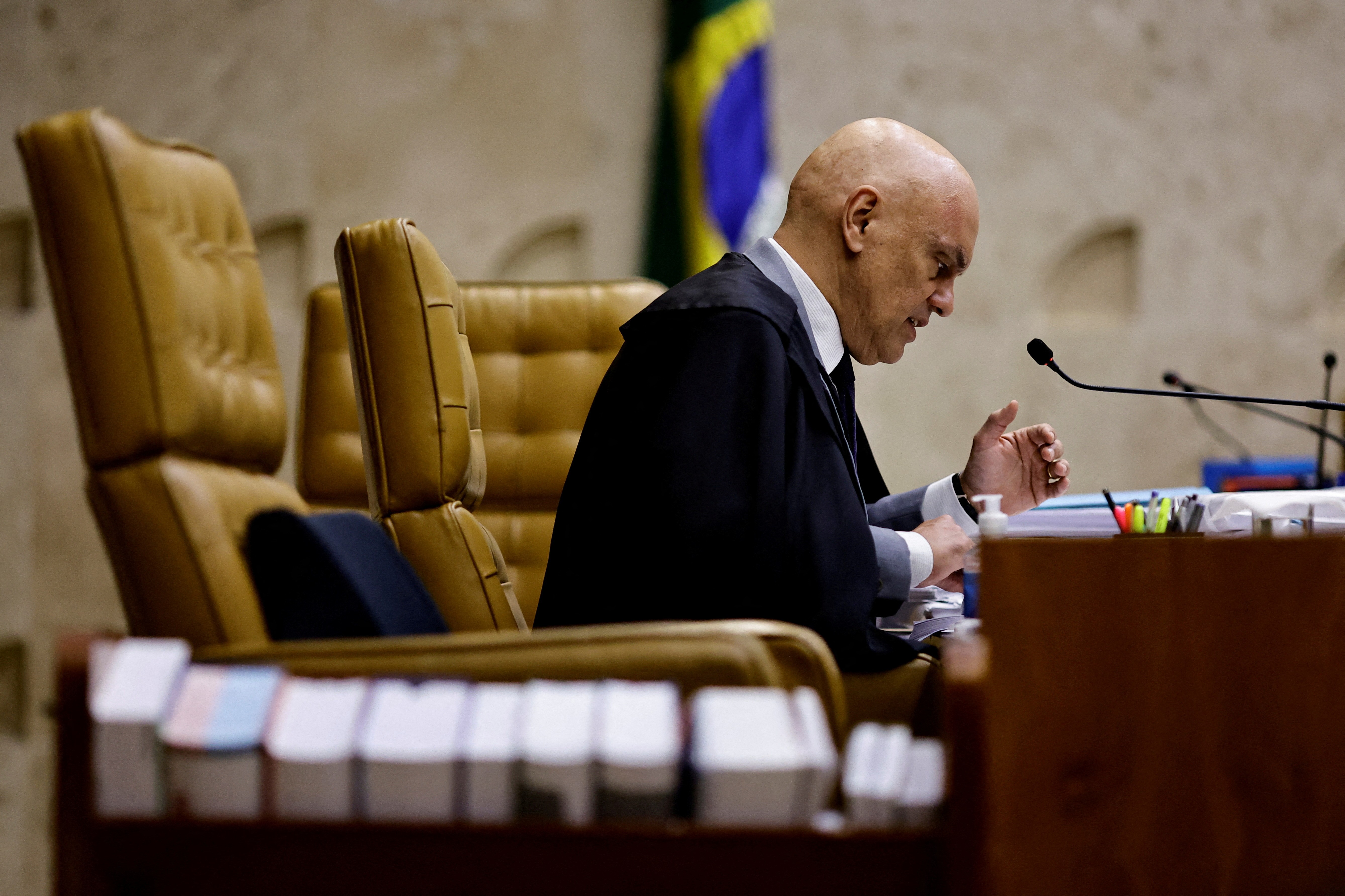 Tentativa de golpe: julgamento de Bolsonaro só vai a plenário se Moraes ou maioria da 1ª Turma assim quiserem