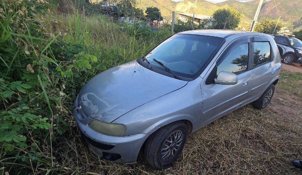 Carro que teria sido usado na fuga — Foto: Polícia Civil