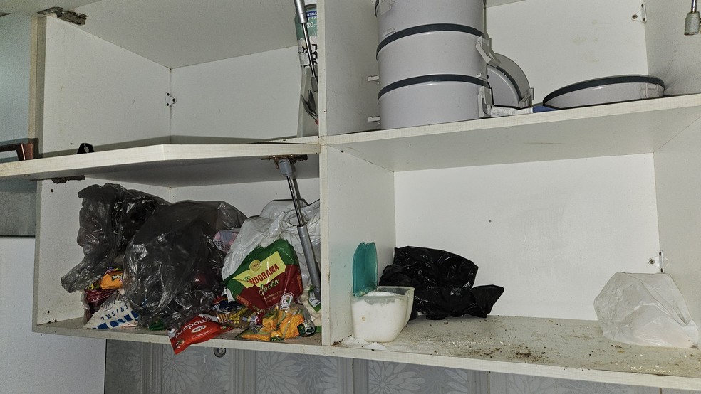 Cozinha em residência de idosa resgatada pela Polícia Militar de Alagoas. — Foto: Cortesia
