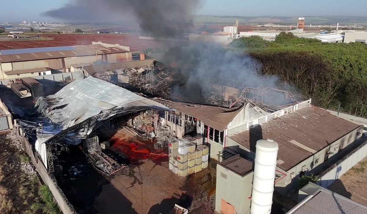 Vídeo: imagens de drone revelam destruição após incêndio em empresa de reciclagem de óleo vegetal de Cordeirópolis