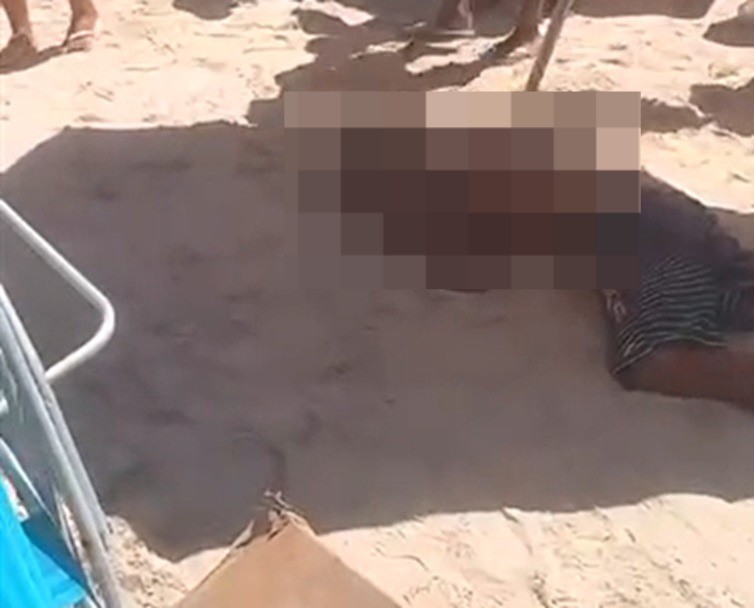 Jovem de 18 anos é morto com vários tiros na praia do Pina, a poucos metros de posto da Polícia Militar