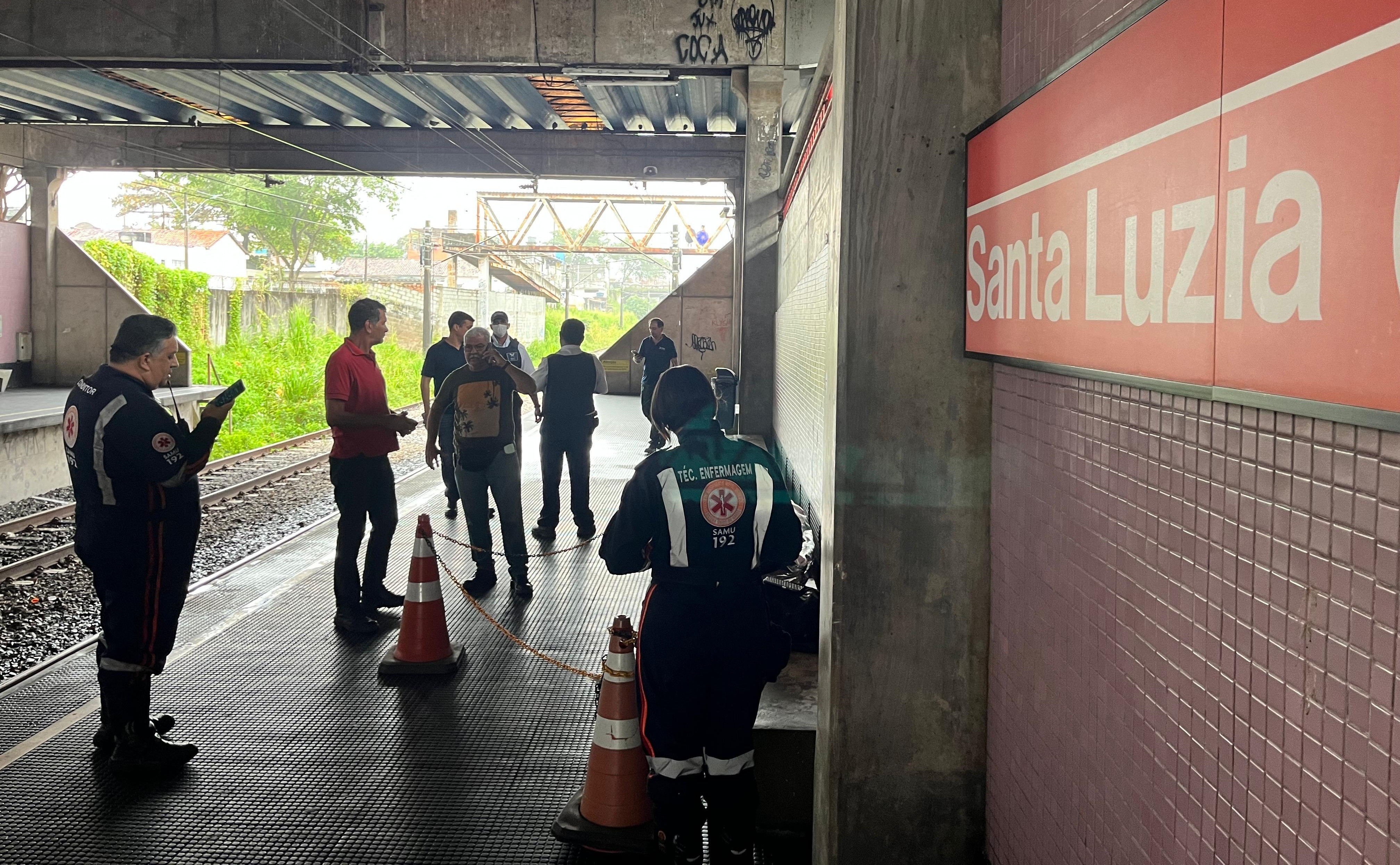Homem é achado morto deitado em banco de estação do metrô no Recife