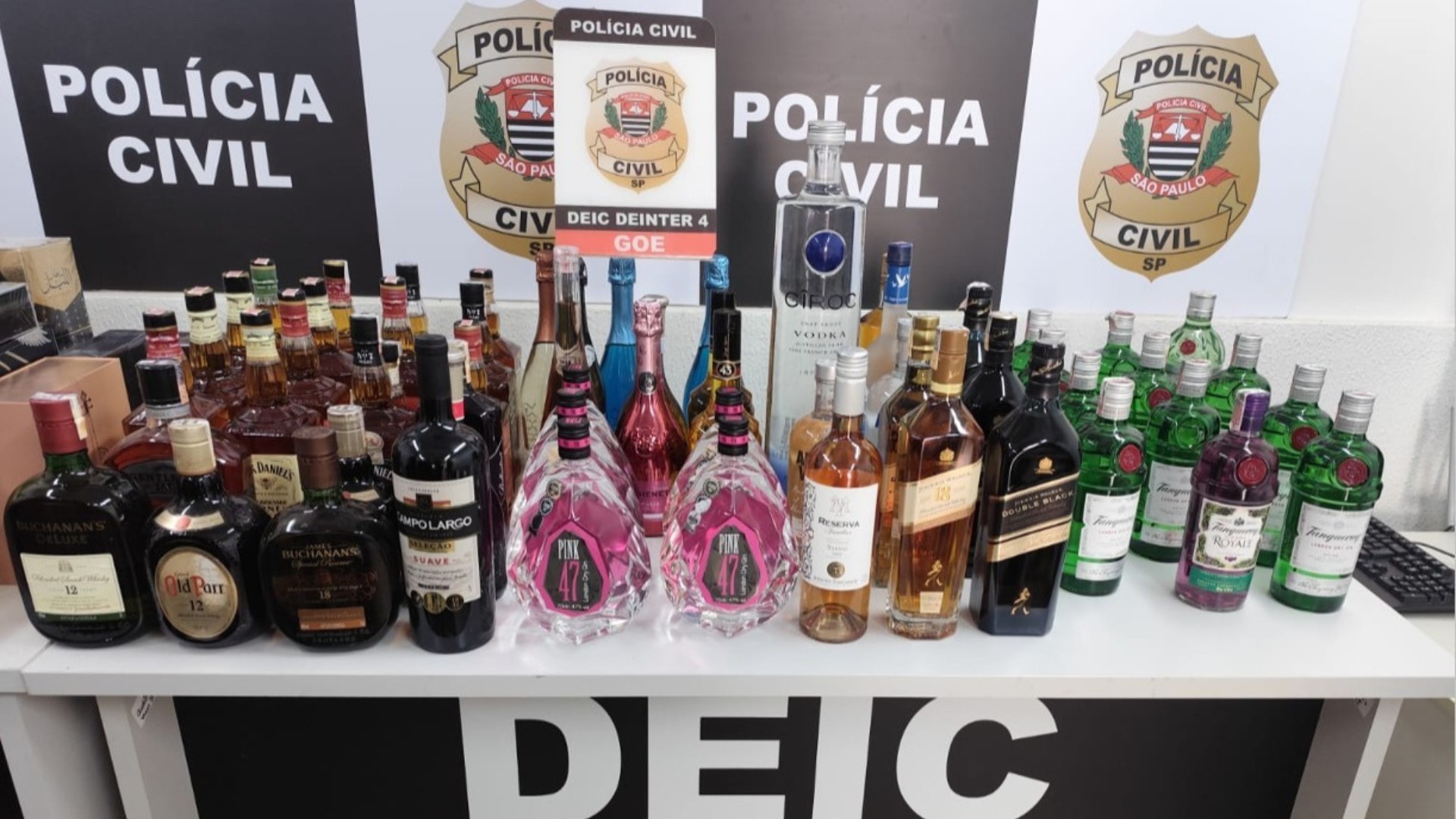 Polícia Civil apreende carga de bebidas e perfumes importados sem nota fiscal em Bauru