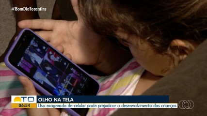 Uso exagerado do celular pode prejudicar o desenvolvimento de crianças