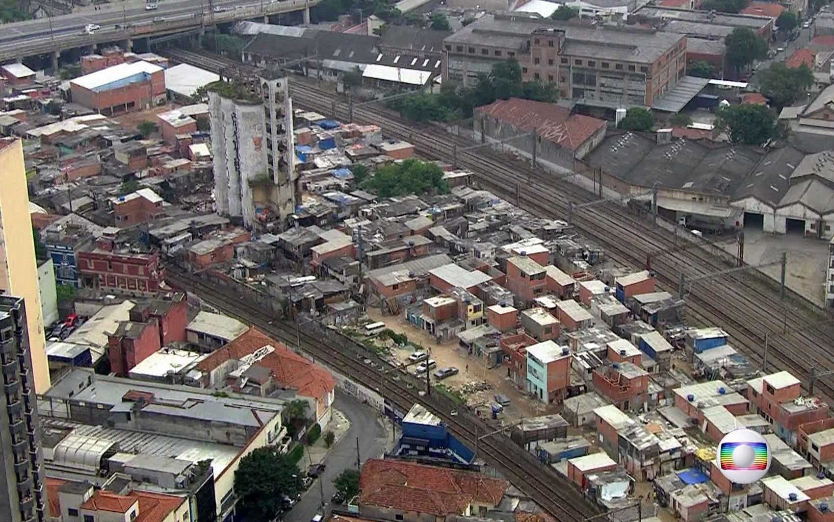 MP e PM fazem operação contra traficantes suspeitos de dificultar remoção de famílias na Favela do Moinho
