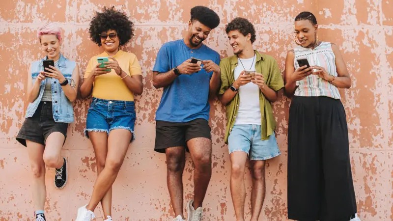 Jovens no Brasil são mais ou menos conservadores do que os mais velhos? O que pesquisa descobriu sobre a geração Z
