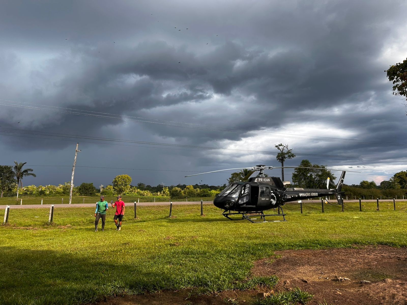 Policial Militar é resgatado por serviço aéreo após acidente na rodovia BR-319