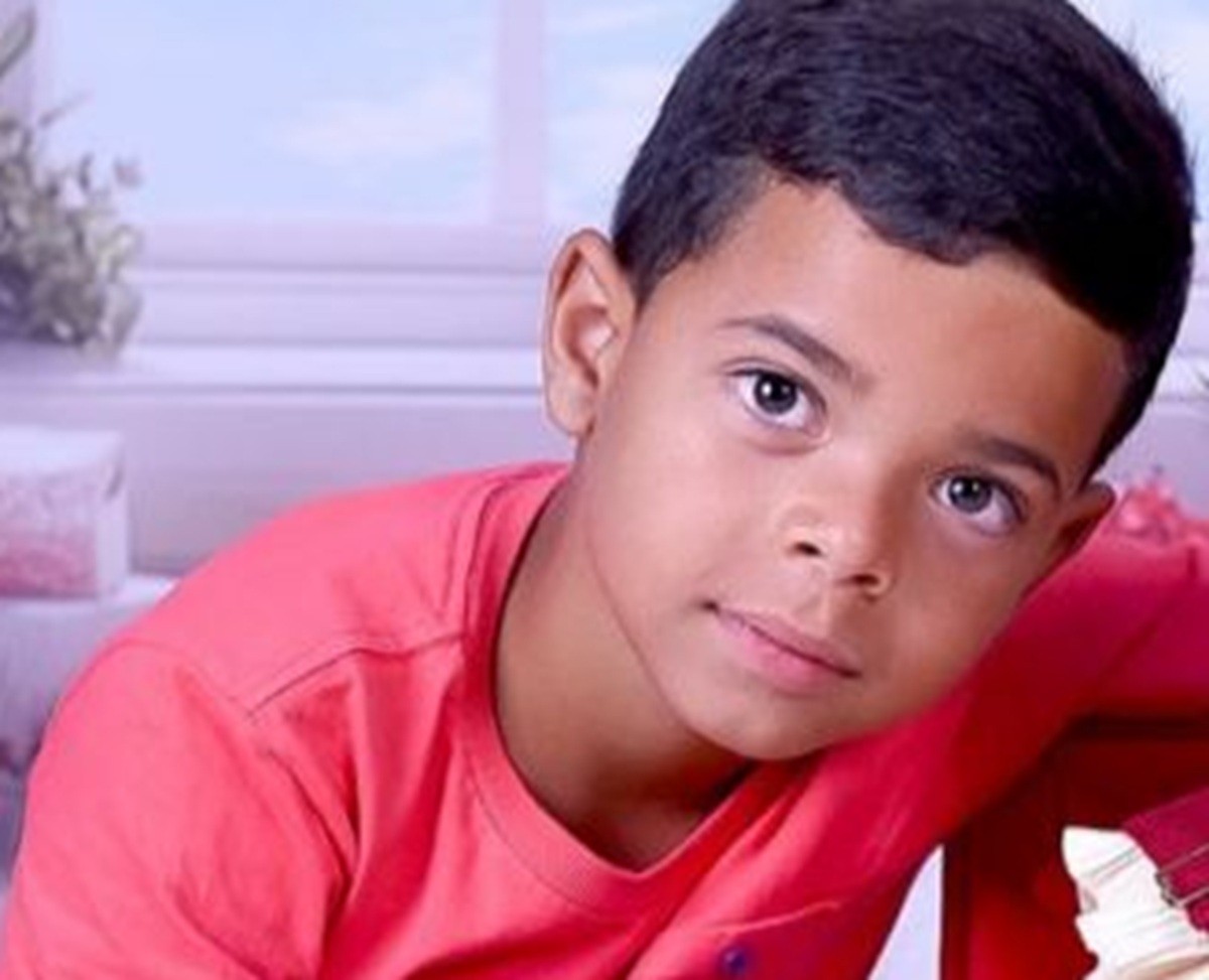 Morre menino atropelado por caminhonete desgovernada que atingiu moradores de comunidade após despencar de ladeira