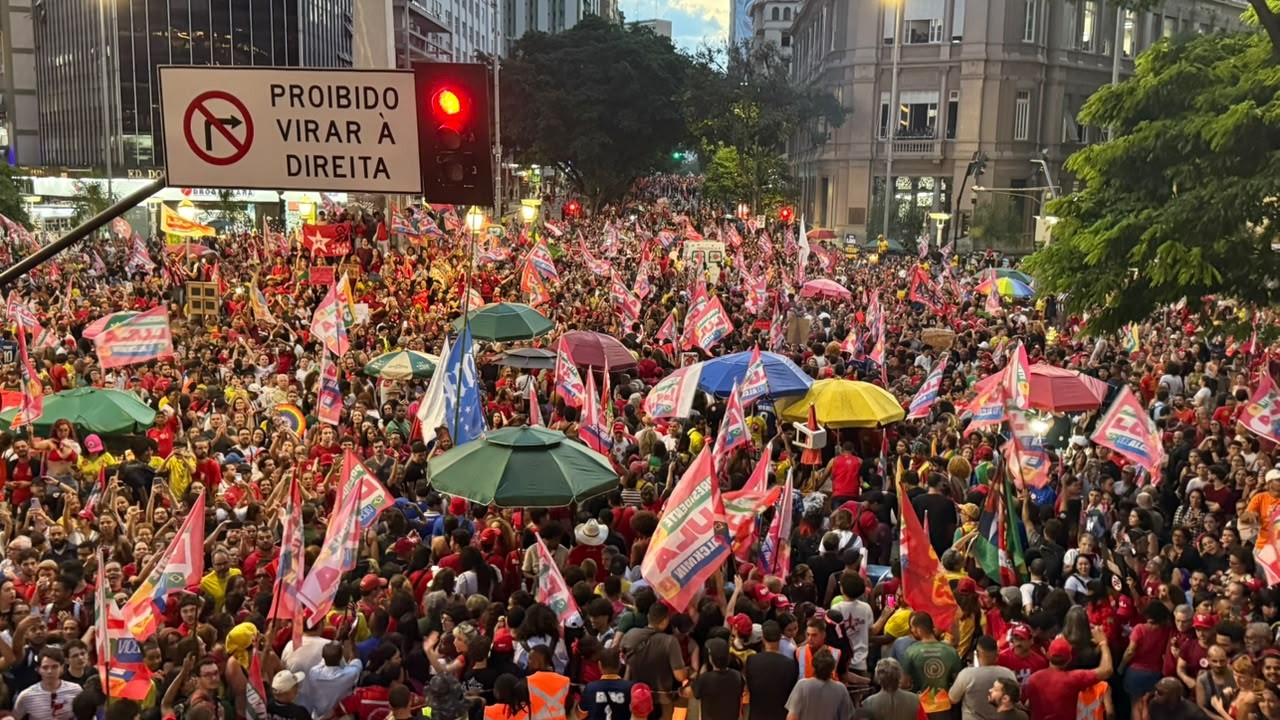 Lula reúne apoiadores em ato no Centro de BH nesta quarta-feira