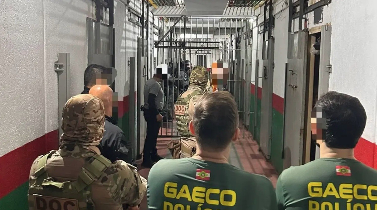 Investigados por ordenar crimes de dentro de presídios em SC e RS são alvo de operação do Gaeco