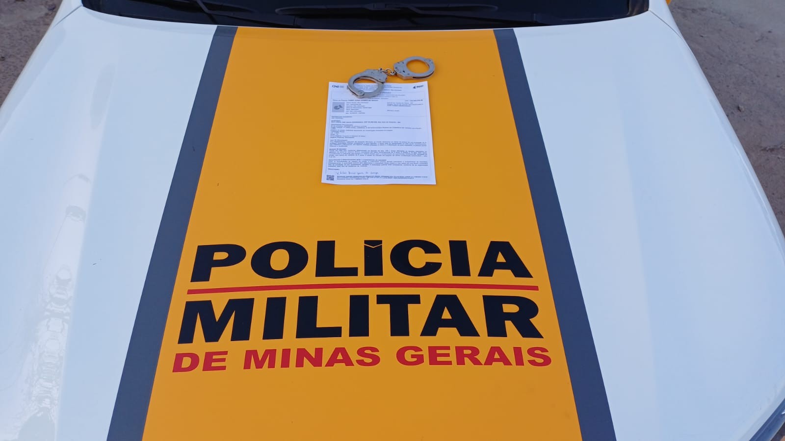 Homem com mandado de prisão em aberto por embriaguez ao volante e dirigir sem CNH é preso conduzindo carro 