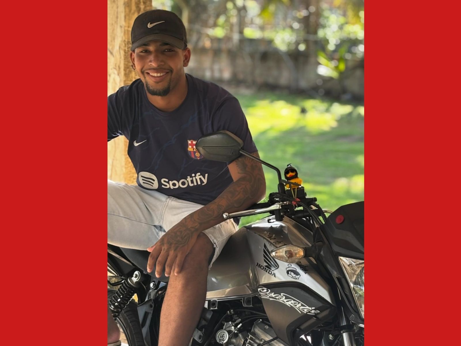 Motociclista que teve pé amputado ao colidir com carro passou por cirurgia no Acre; amigos pedem ajuda