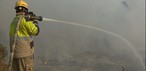 Bombeiros tentam controlar fogo em lixão particular em Manaus — Foto: Reprodução