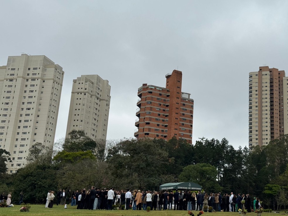 Enterro do corpo de Anne-Marie — Foto: Bervelin Albuquerque/g1