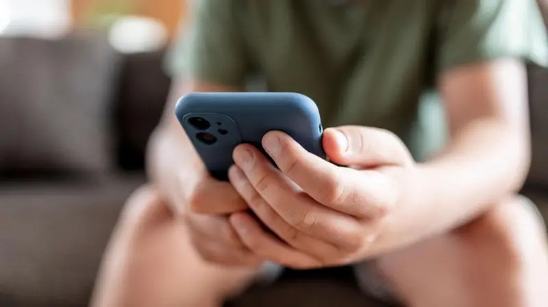 TikTok recomenda conteúdo sexual e pornografia para crianças, denuncia relatório