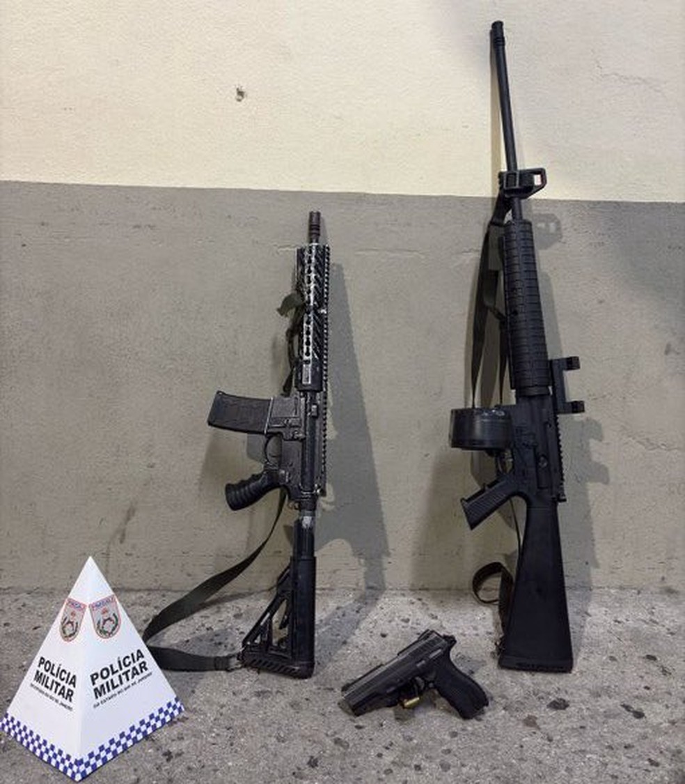 Armas apreendidas pela Polícia Militar — Foto: Reprodução