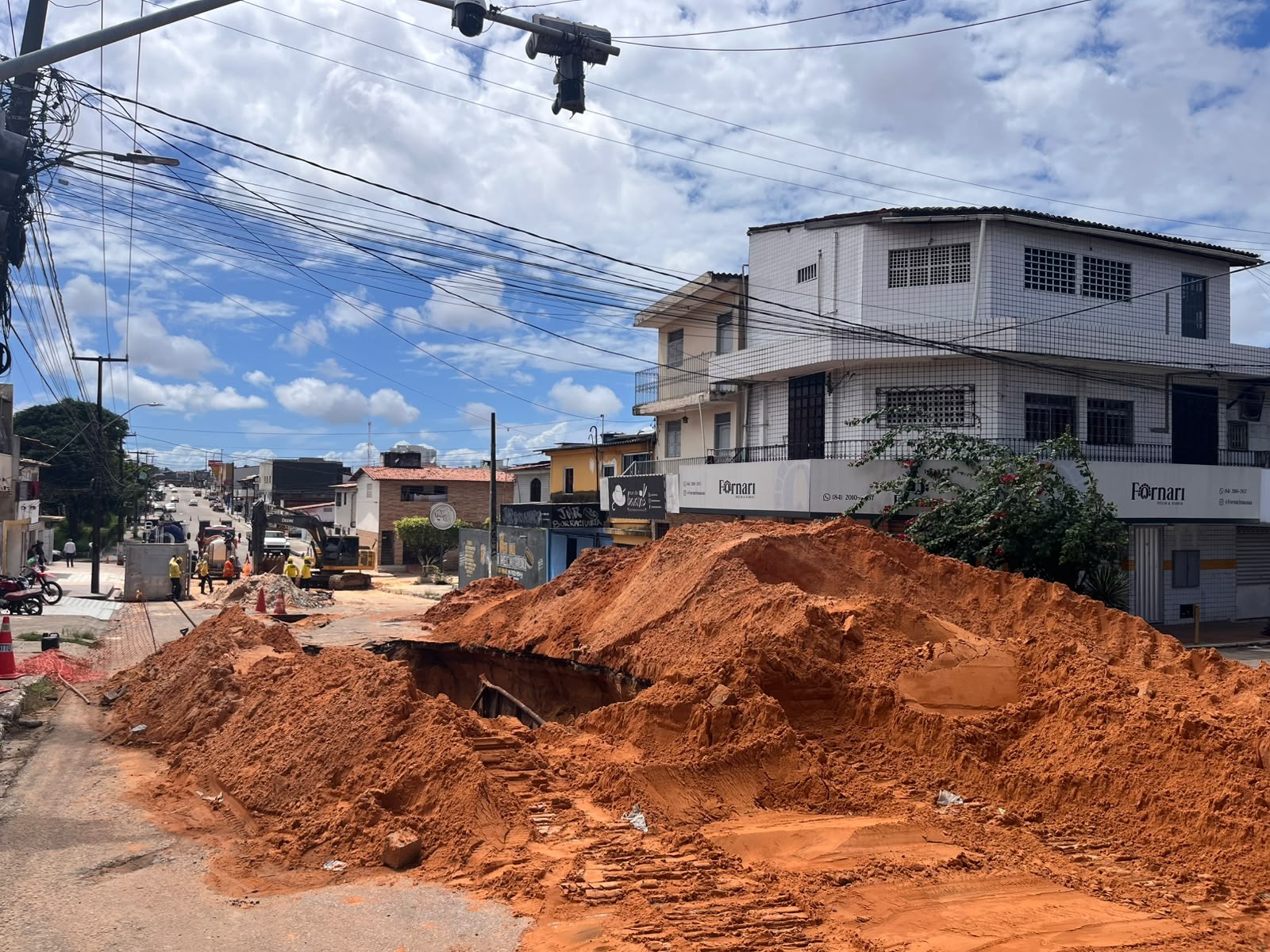 Obras na Avenida Solange Nunes alteram trânsito e itinerários de ônibus em Natal; confira