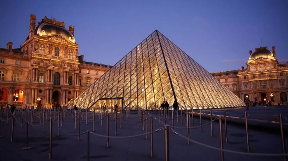 O Louvre, em Paris, é o museu mais visitado do mundo. Foto de arquivo de 17 de novembro de 2025 — Foto: REUTERS - Abdul Saboor