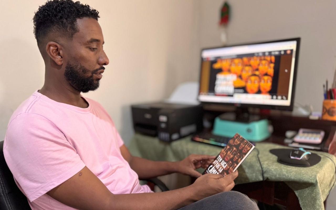 'Tem vaga atrás da câmera': itapetiningano lança livro sobre mercado de trabalho e questão racial e aponta 'grande desafio para negros'