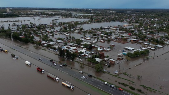 Mais de mil pessoas são evacuadas por fortes chuvas na Argentina