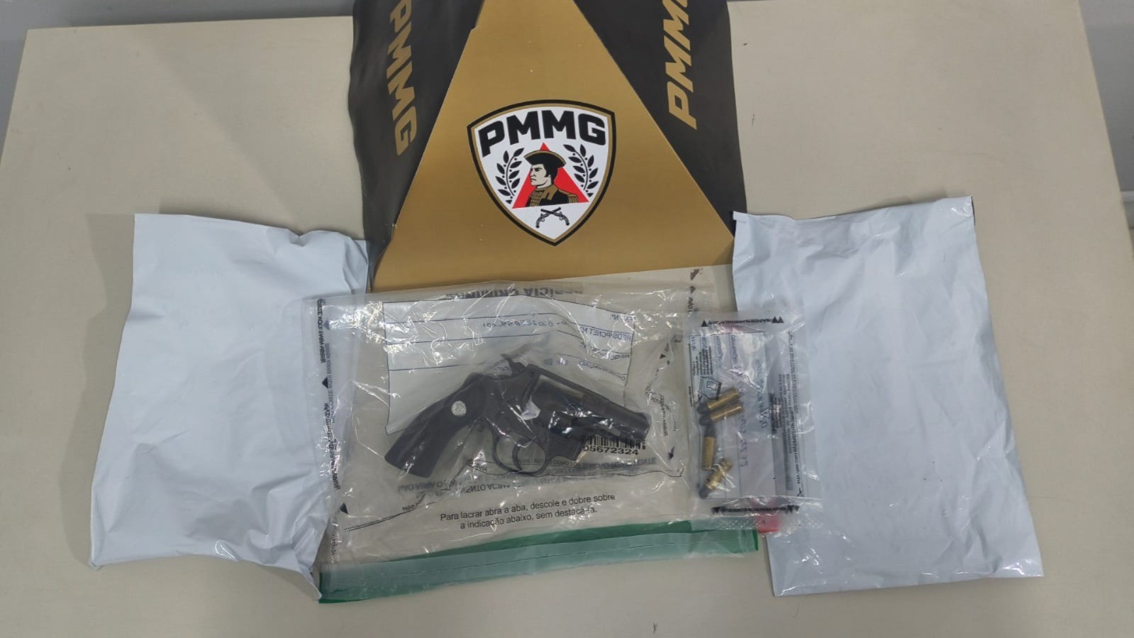 Foragido é preso com arma após denúncias de que recrutava moradores para avisar sobre a chegada da PM em Governador Valadares
