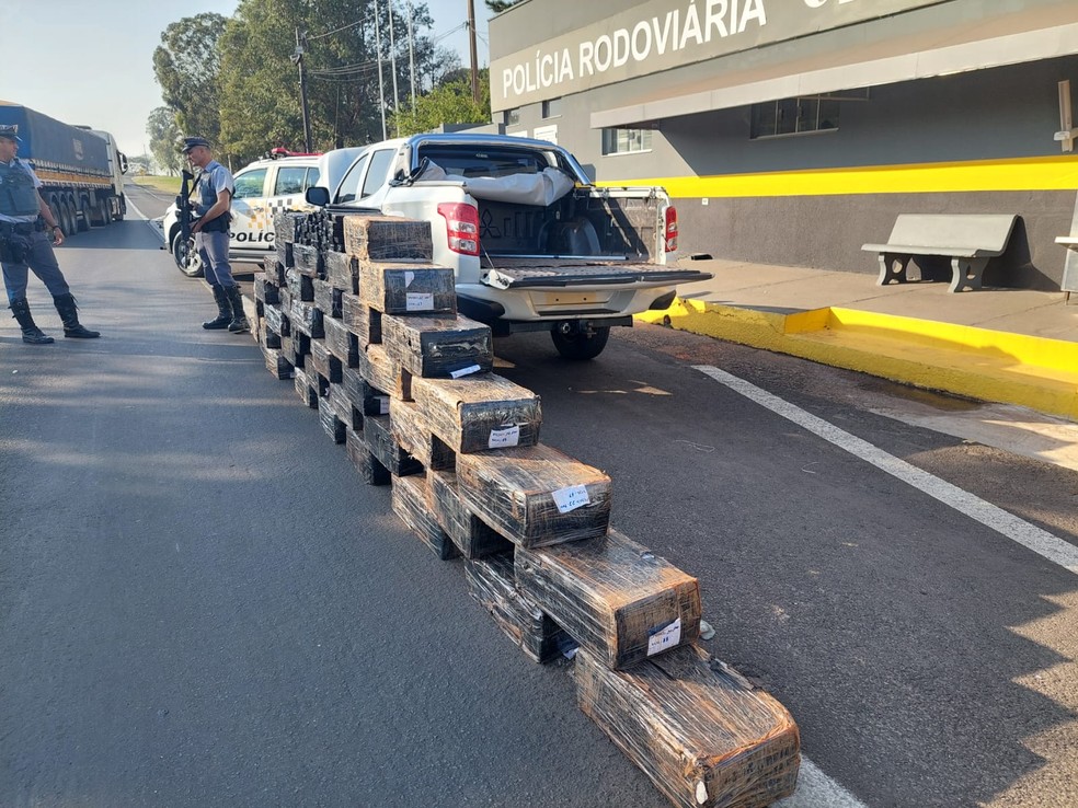 Droga foi apreendida em Pirapozinho (SP) nesta terça-feira (20) — Foto: Ana Cláudia Palácio/TV Fronteira