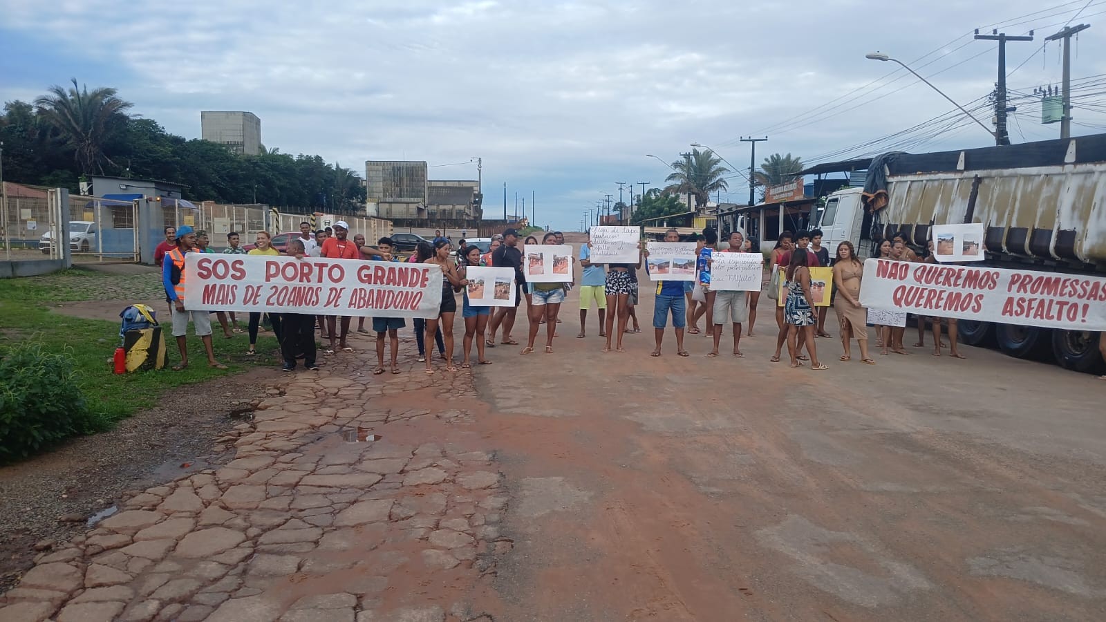 Moradores do Porto Grande interditam estrada em protesto por falta de infraestrutura na zona rural de São Luís