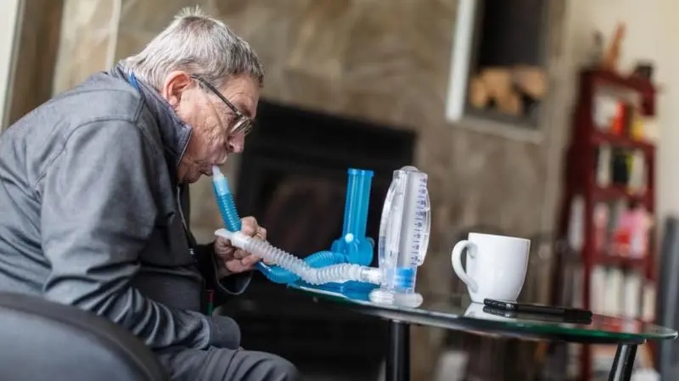 A capacidade vital forçada é o volume máximo de ar que podemos exalar — Foto: GettyImages/BBC