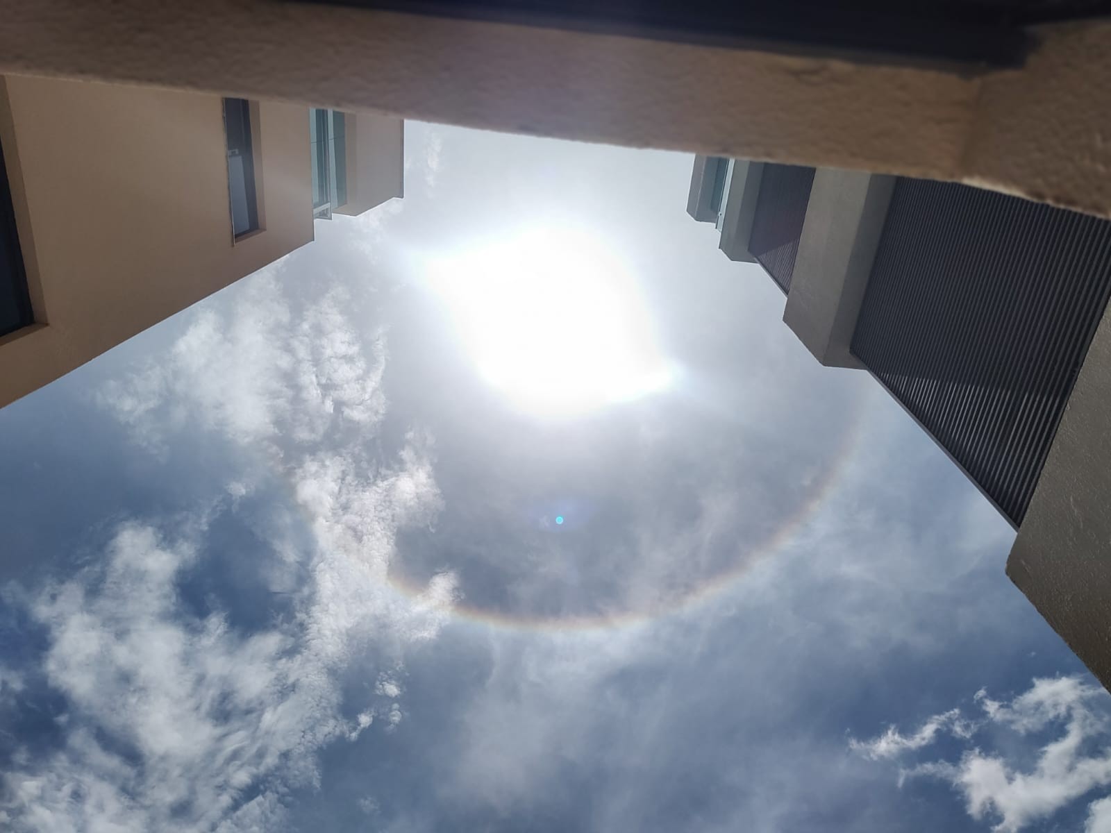 'Halo solar': fenômeno chama atenção no céu de Rio Branco nesta terça-feira (14)