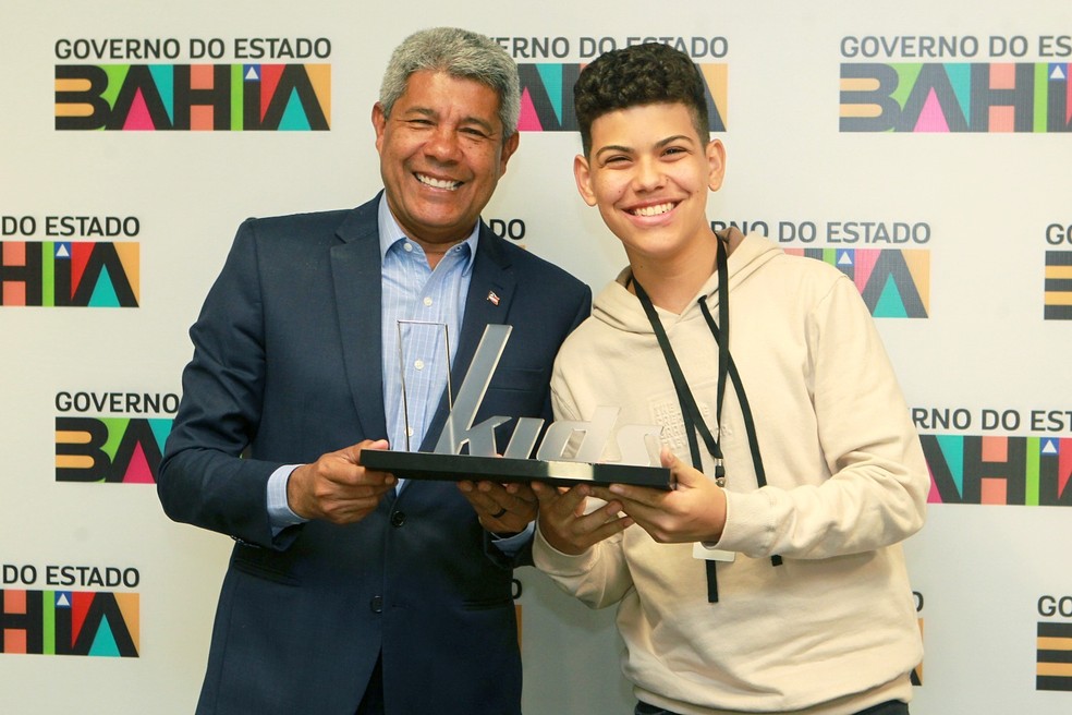 Vencedor do The Voice Brasil Kids é recebido pelo governador da Bahia — Foto: Joá Souza/GOVBA