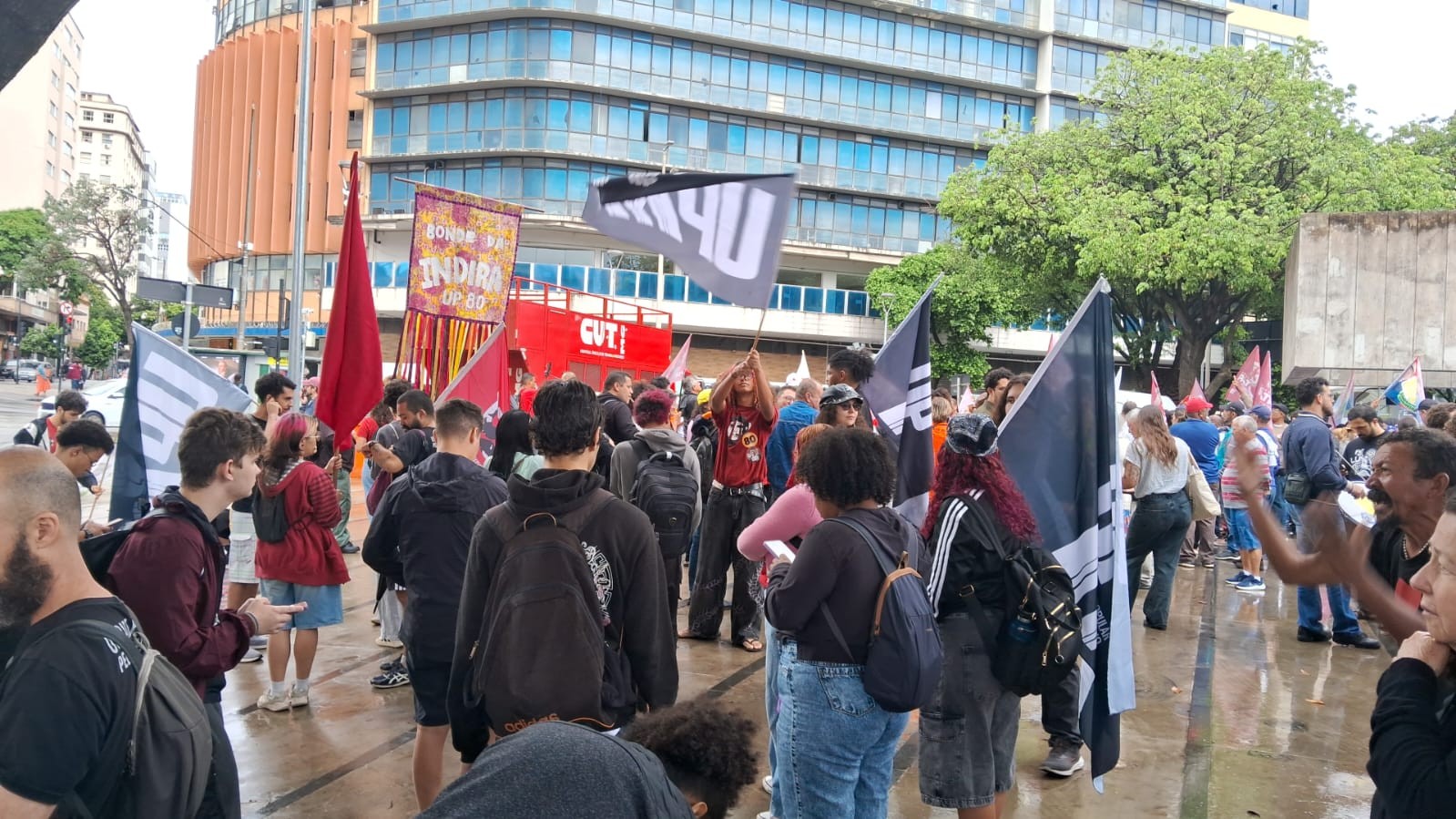 Feriado da Independência em BH é marcado por desfiles e manifestações de diferentes grupos políticos