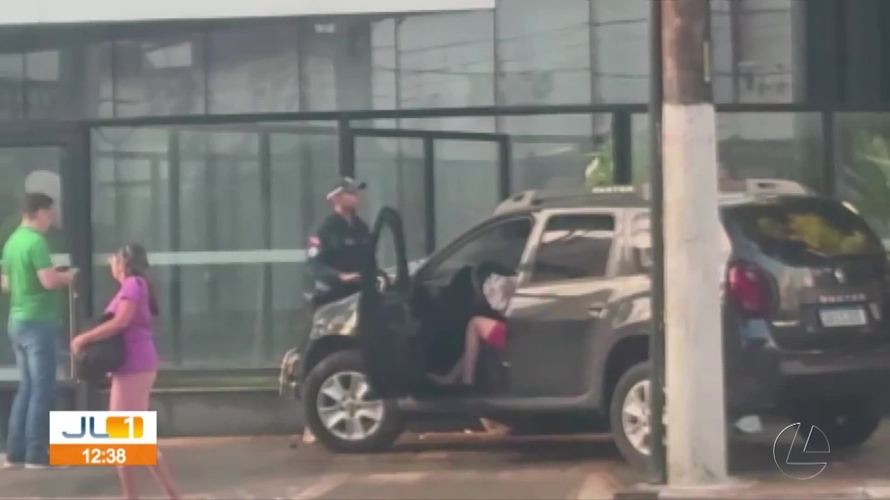 Acidente entre dois carros deixa uma pessoa ferida no centro de Belém
