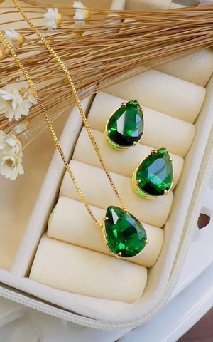 Conjunto folheado a ouro Gota Esmeralda Mellow Brazil