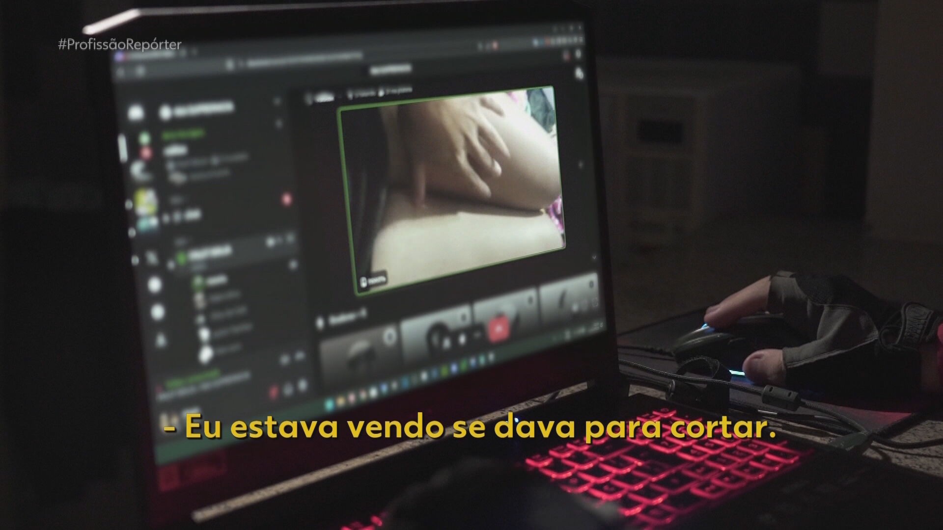 VÍDEO: menina é induzida a se automutilar durante transmissão ao vivo; suspeito é identificado