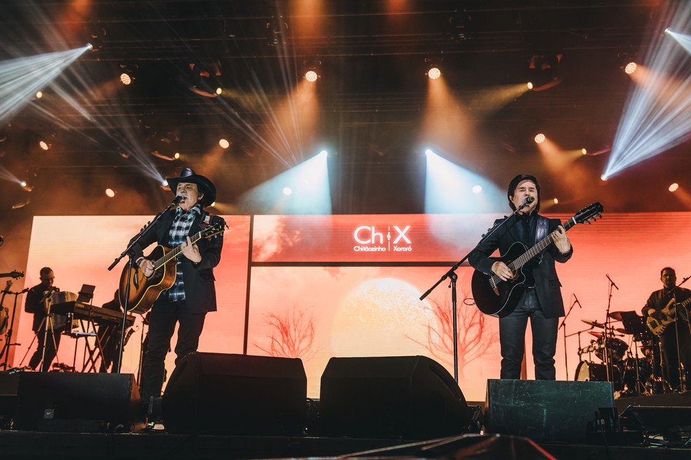 Chitãozinho e Xororó no festival Turá — Foto: Camila Cara/Divulgação
