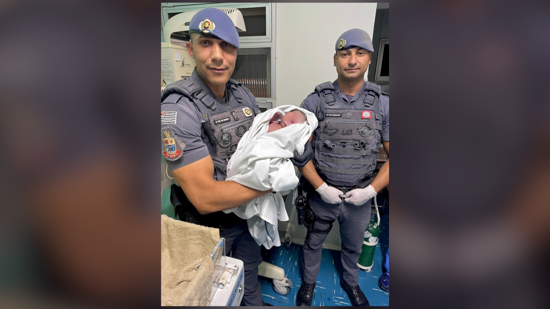 Mulher dá à luz dentro de ambulância com ajuda de policiais militares em Itu