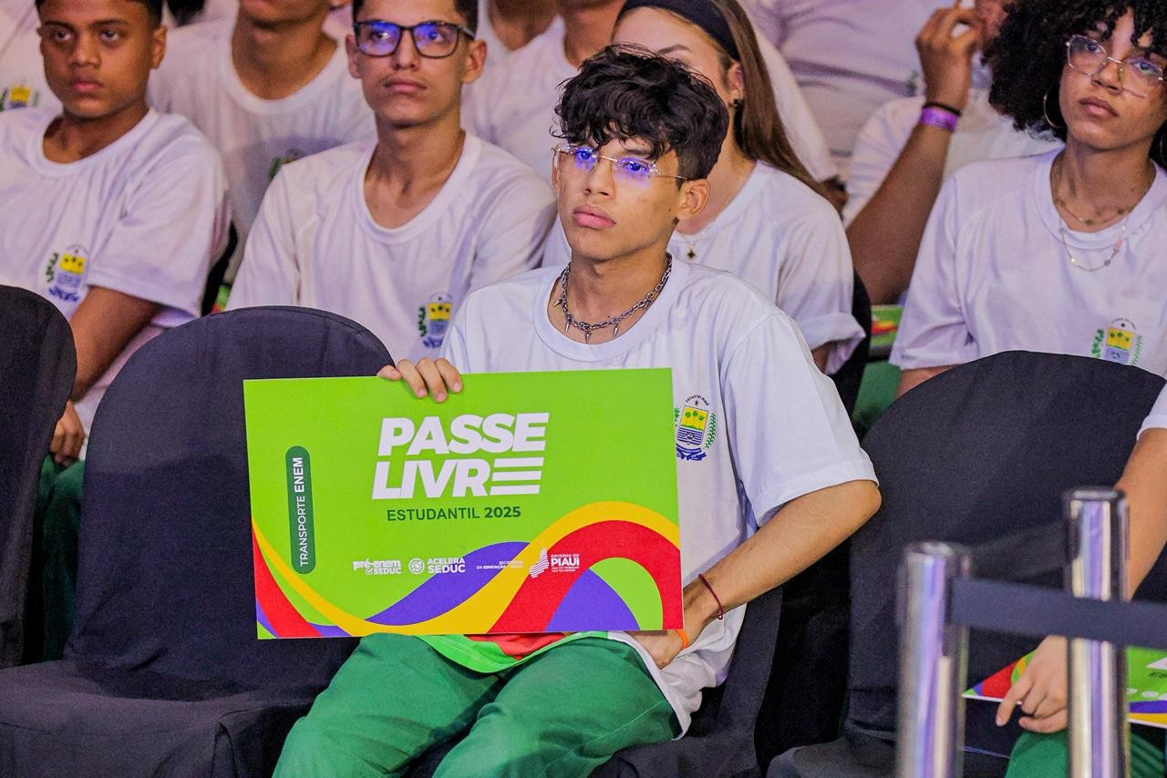 Governo do Piauí garante transporte gratuito a 23 mil alunos no Enem 2025