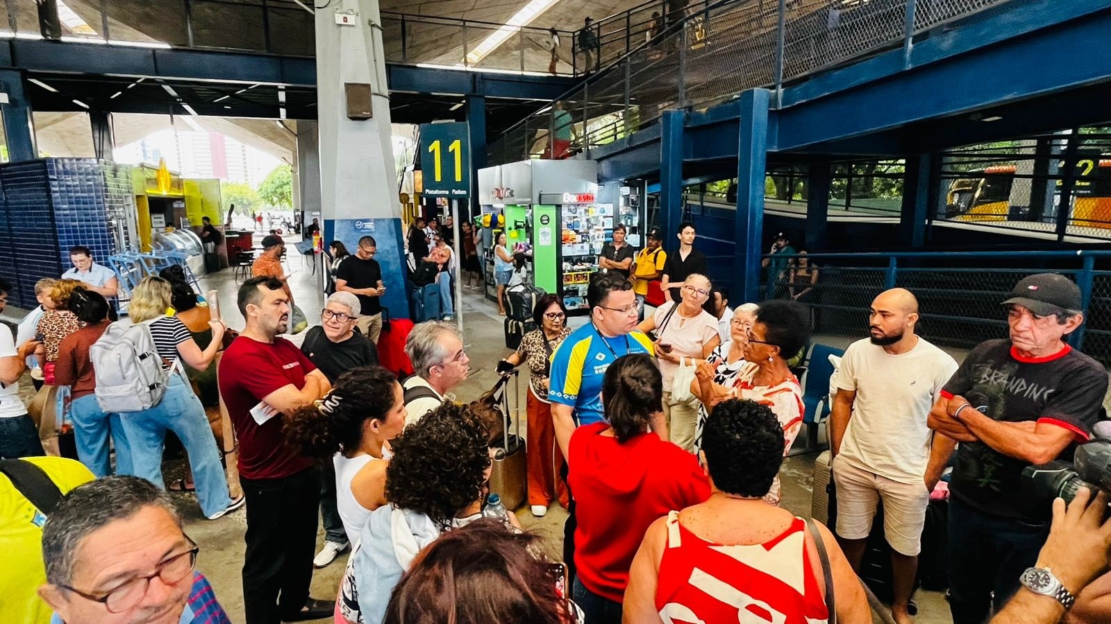 Rodoviários paralisam as atividades em protesto por aumento salarial