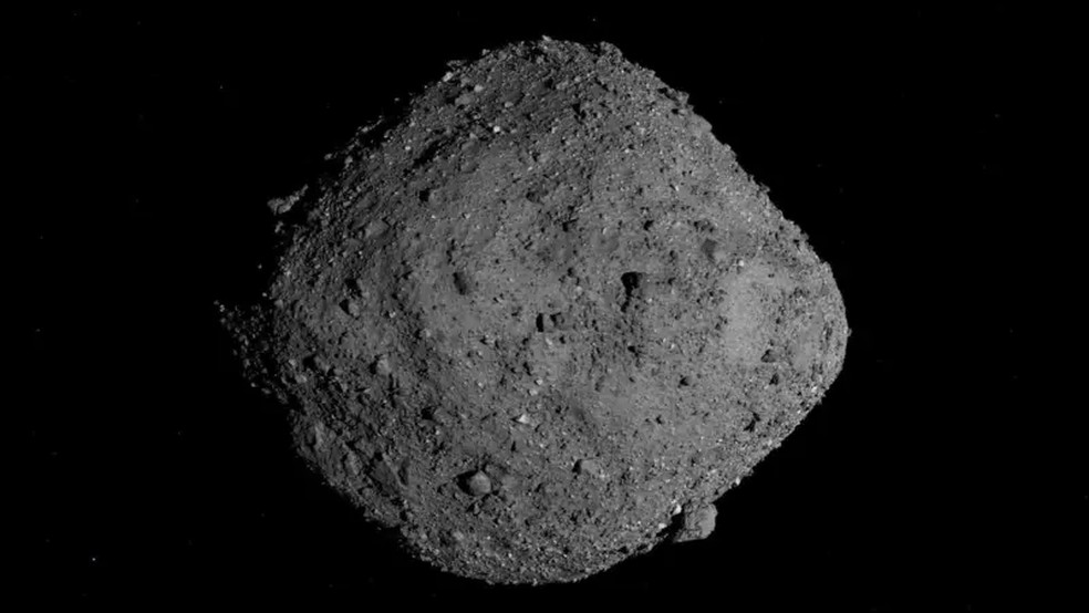 O asteroide Bennu é uma pilha de pedregulhos e rochas com cerca de 500 metros de largura — Foto: NASA/Goddard/University of Arizona