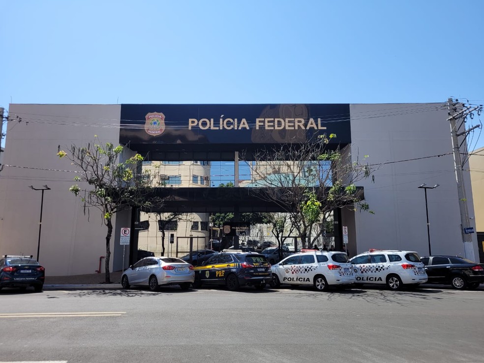 Polícia Federal de Marília dá apoio à operação  — Foto: Adolfo Lima/TV TEM