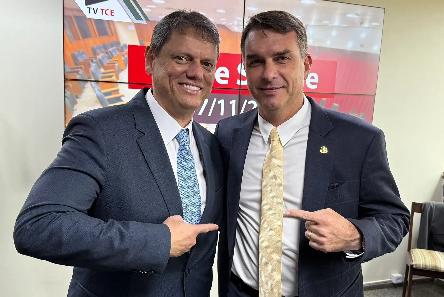 ANÁLISE: com Lula à frente, 1ª pesquisa Quaest do ano eleitoral aponta trunfos e desafios para Flávio Bolsonaro e Tarcísio