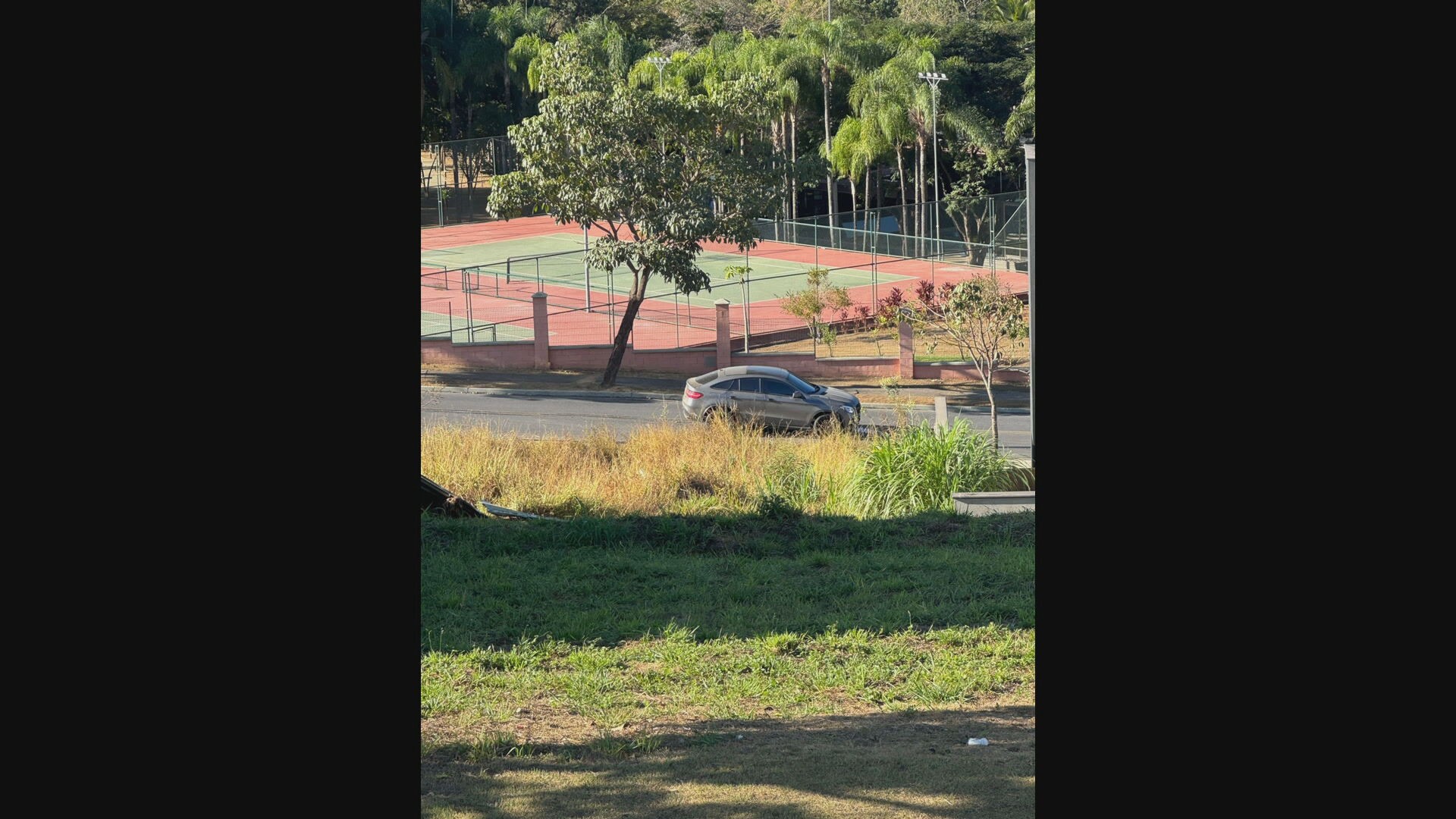 Jogador do Cruzeiro se envolve em acidente em condomínio na Grande BH; veículo do atleta é avaliado em mais de R$ 600 mil