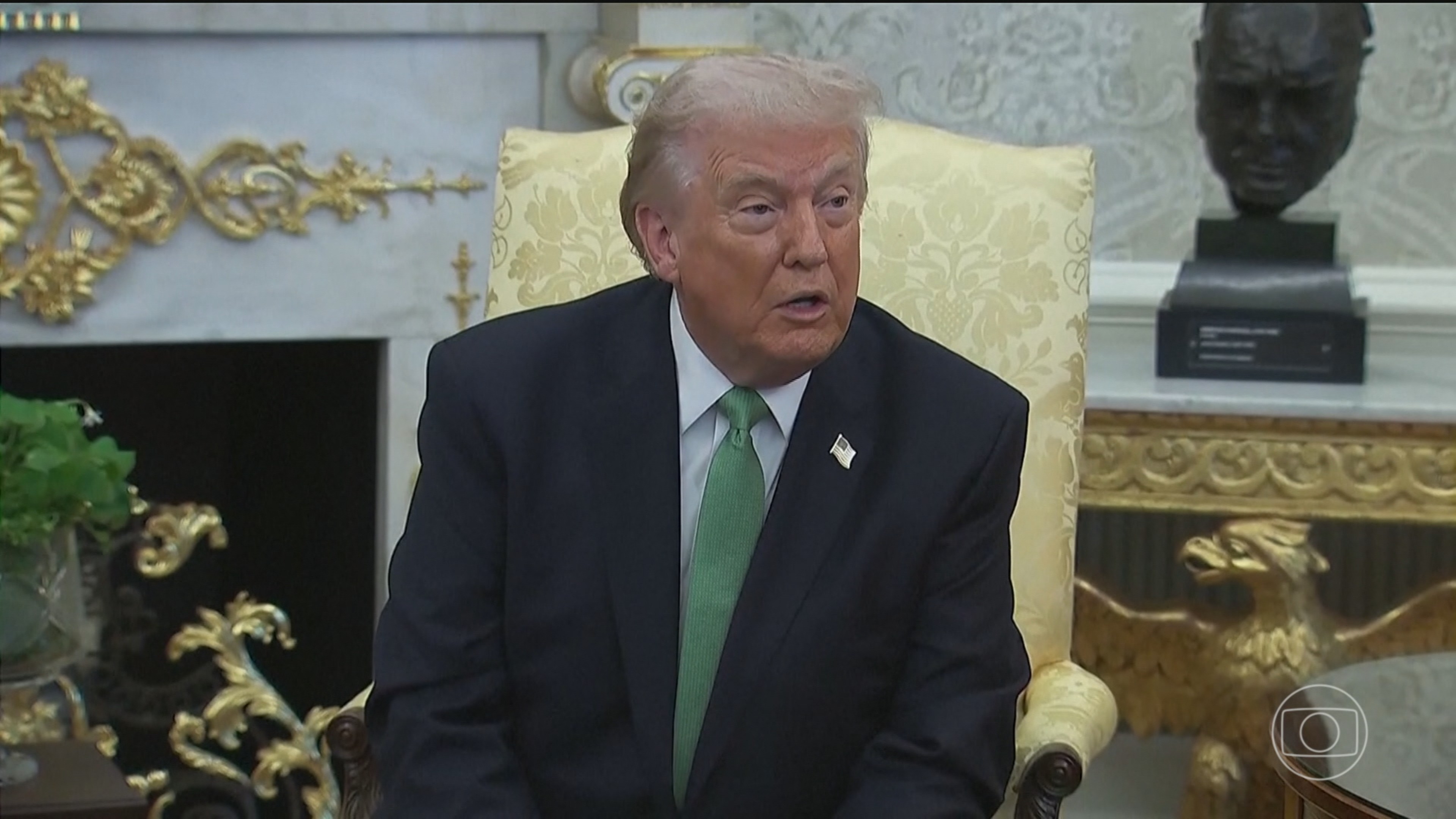 Trump anuncia taxação a países que fornecerem armas ao Irã 