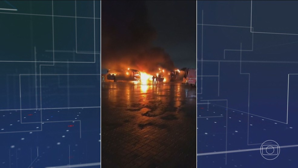 Homens de facções atearam fogo na frota de uma empresa — Foto: Reprodução/TV Globo