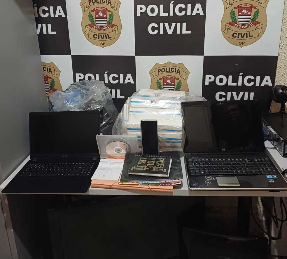 Polícia Civil também apreendeu arquivos de mídia na casa do líder religioso — Foto: Polícia Civil/Divulgação
