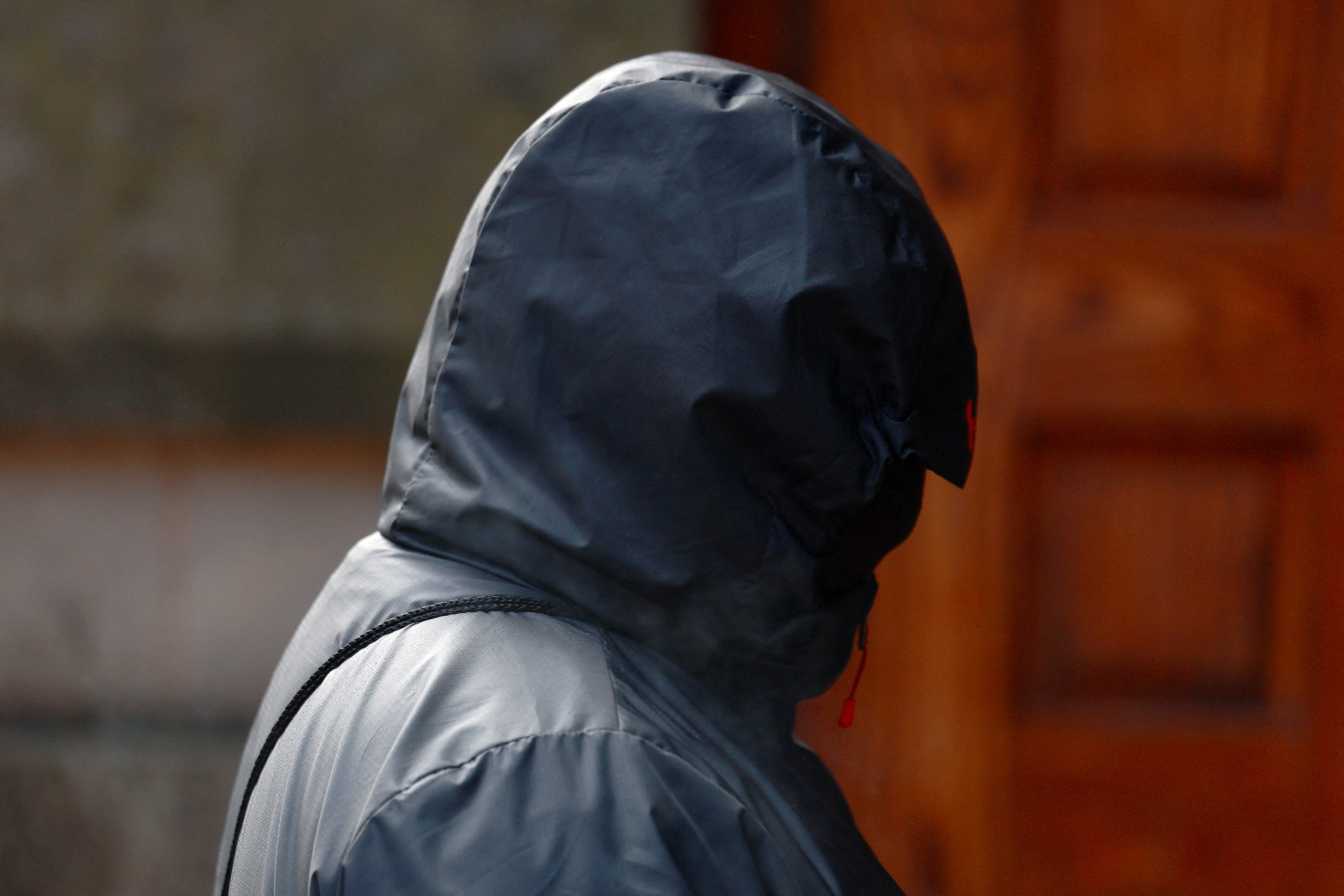 Britânico confessa ter drogado e estuprado esposa por 21 anos; outros 12 são acusados de abusar da vítima