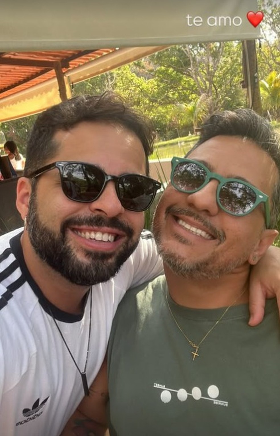 Gaelzin (&agrave; esquerda) postou foto nas redes sociais na tarde de domingo (14) &mdash; Foto: reprodu&ccedil;&atilde;o/redes sociais